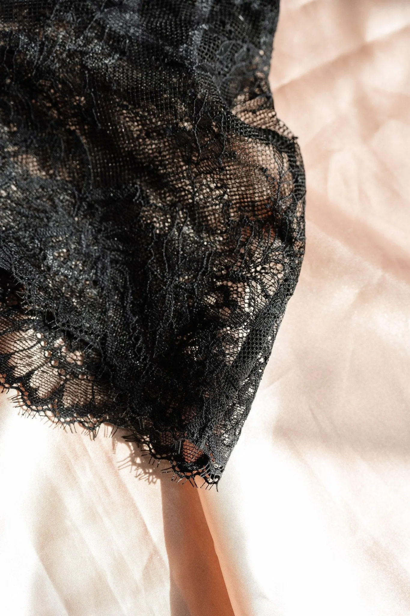 Eyelash Lace Bow High Waist Crotchless Panty - Black