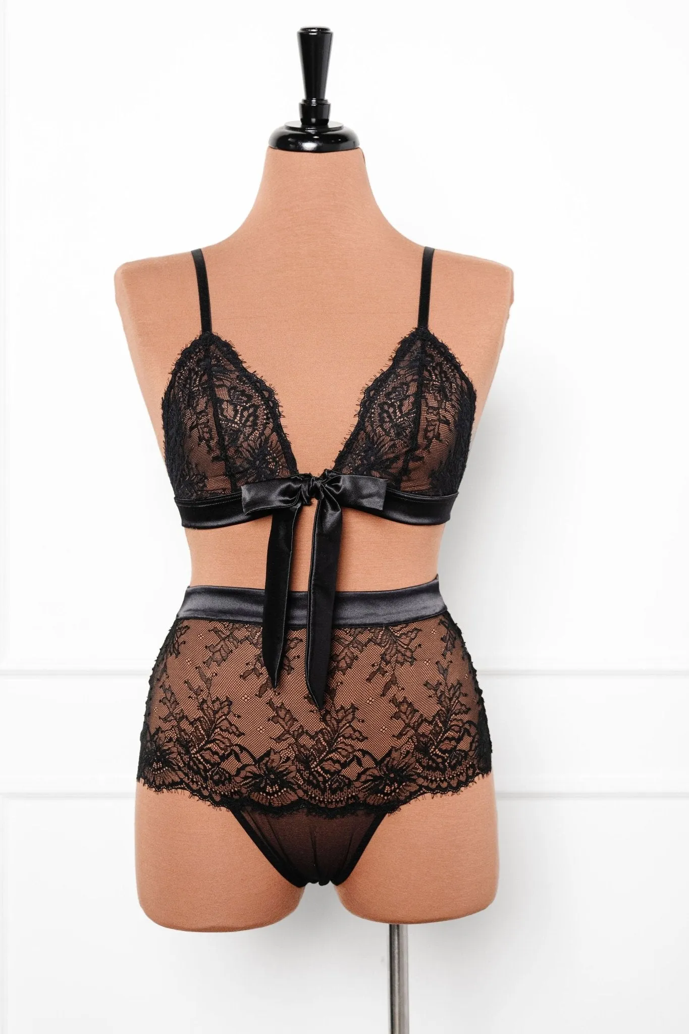 Eyelash Lace Bow High Waist Crotchless Panty - Black