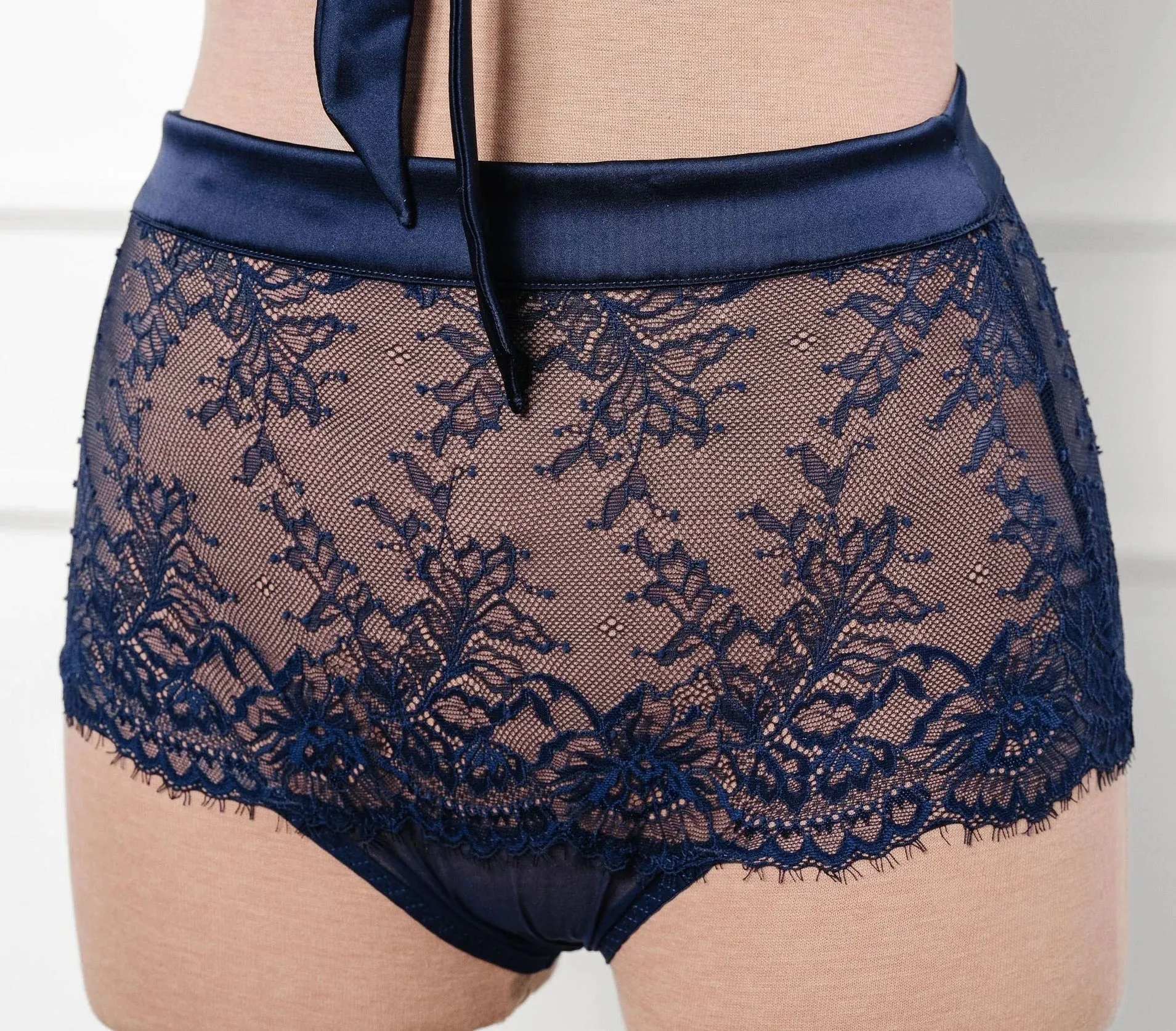 Eyelash Lace Bow High Waist Crotchless Panty - Navy