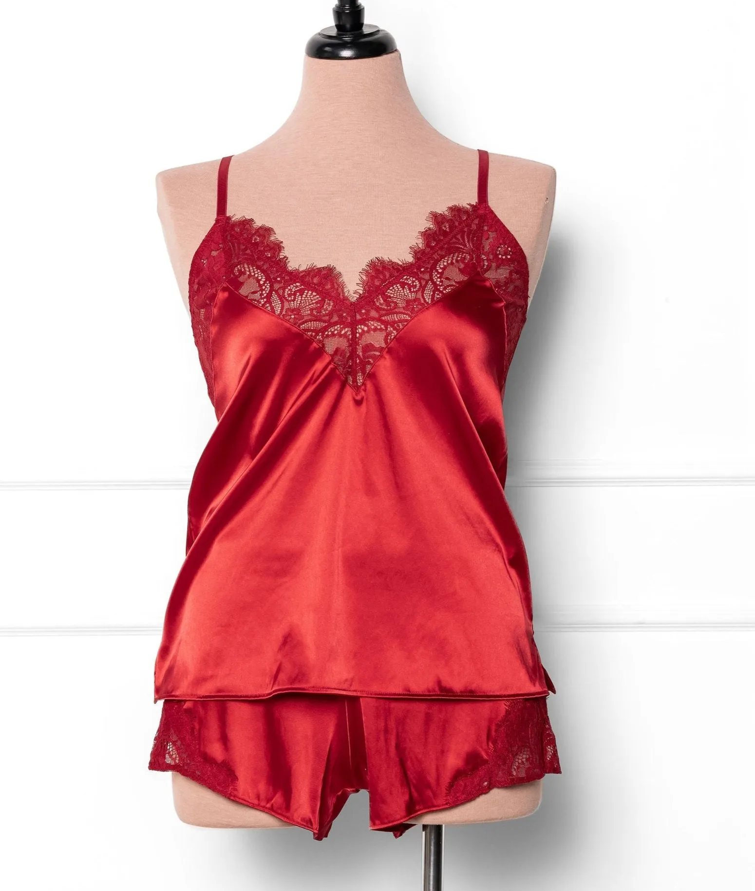 Satin & Eyelash Lace Short - Red