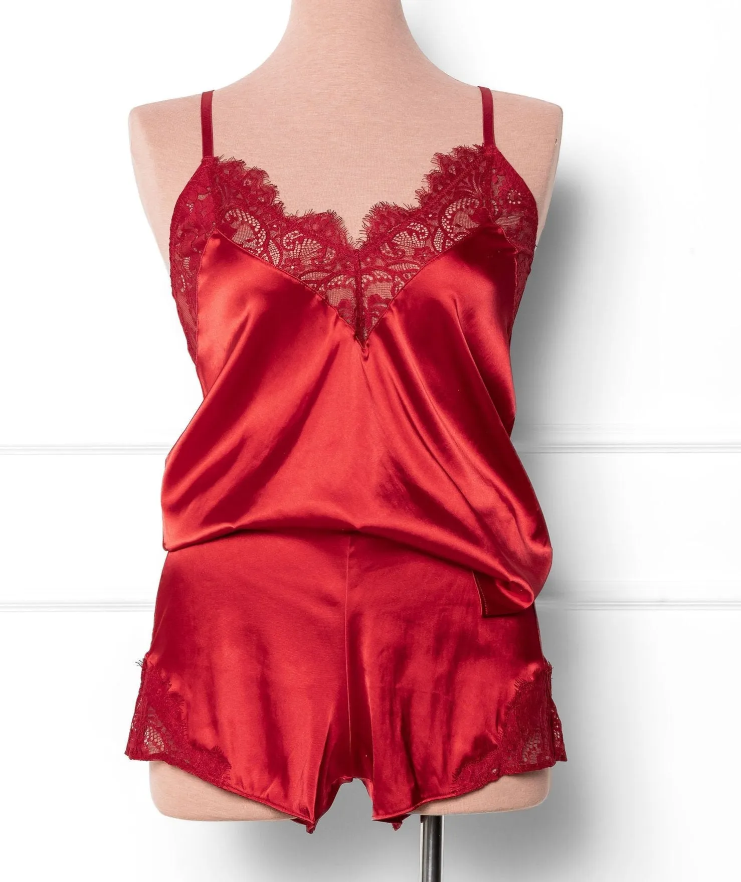 Satin & Eyelash Lace Short - Red